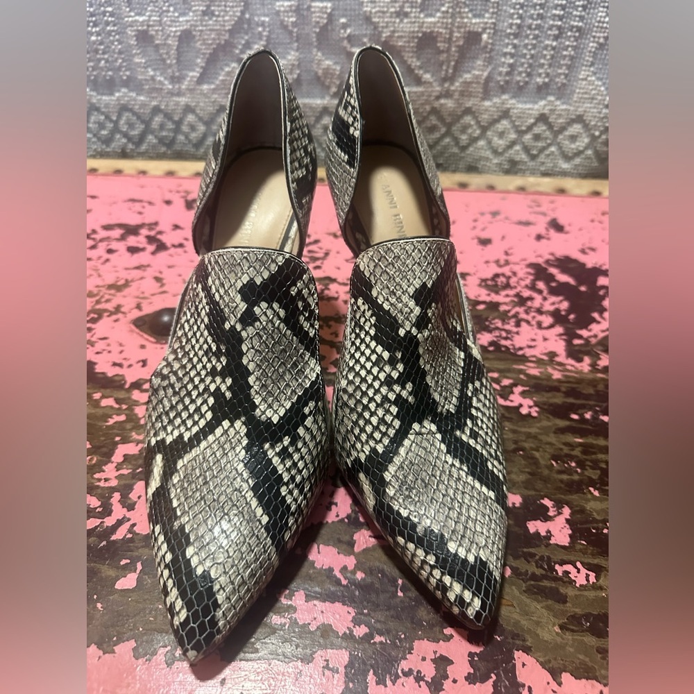 VINCE CAMUTO Snakeskin Women's cut out Heels Sz 9 - Picture 5 of 9